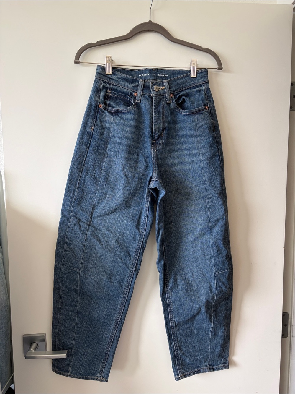 Old Navy Barrel Jeans in Medium Blue Wash